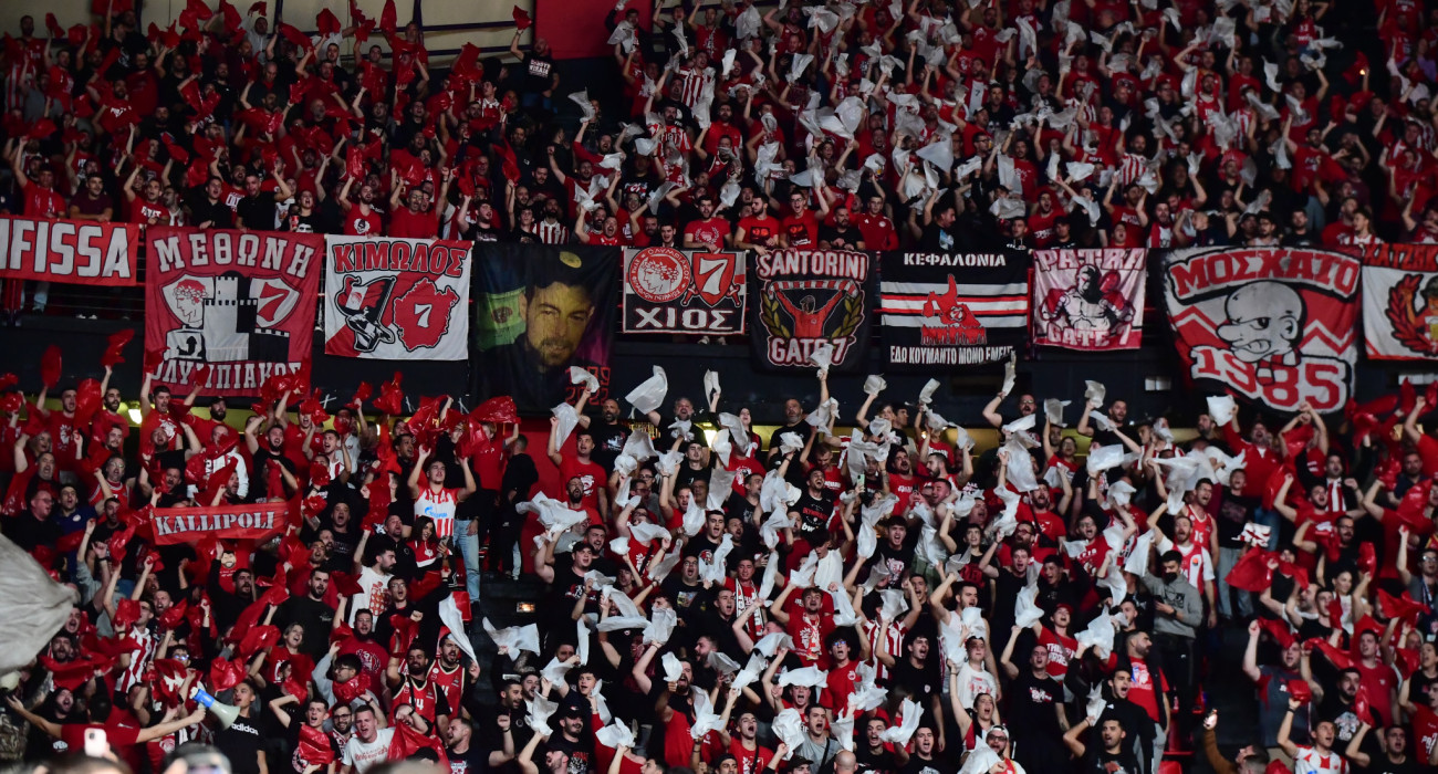 Ο κόσμος του Ολυμπιακού στο ΣΕΦ / Πηγή: Eurokinissi