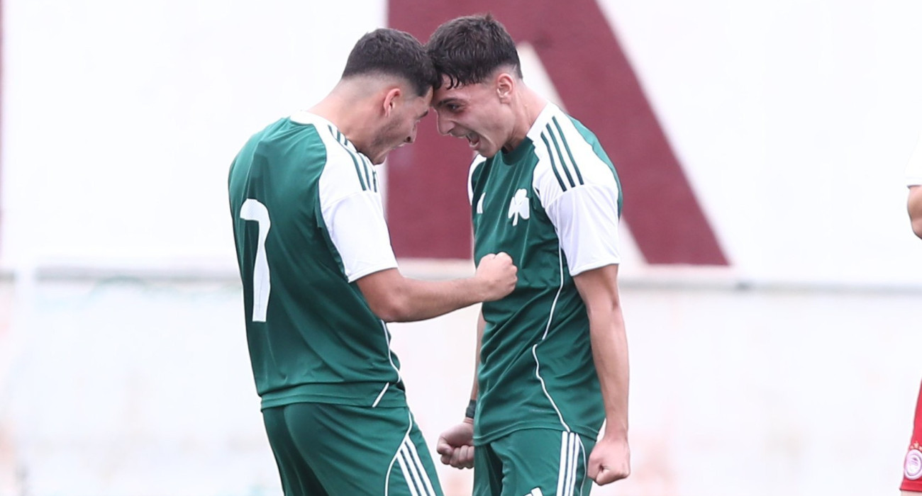 Οι πανηγυρισμοί των παικτών του Παναθηναϊκού στον αγώνα με τον Ολυμπιακό της Κ17 / Πηγή: Intime