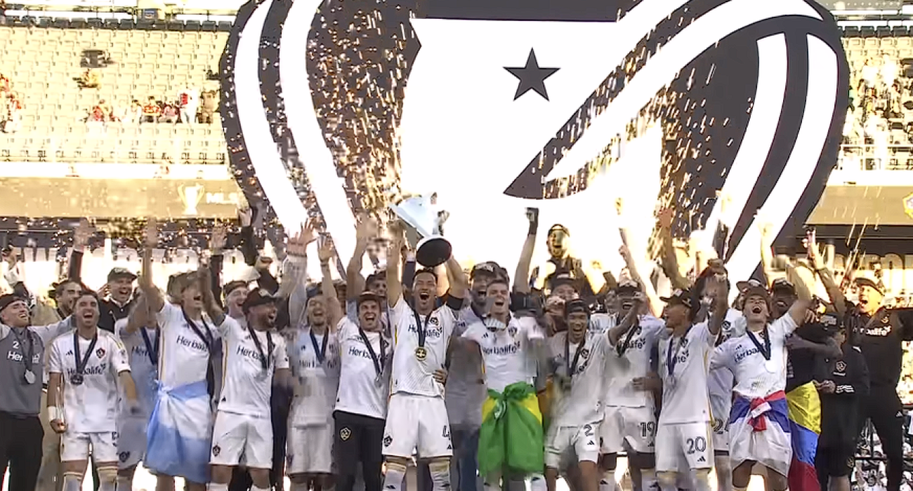 Οι παίκτες της Λος Άντζελες Γκάλαξι πανηγυρίζουν τον τίτλο / Screenshot