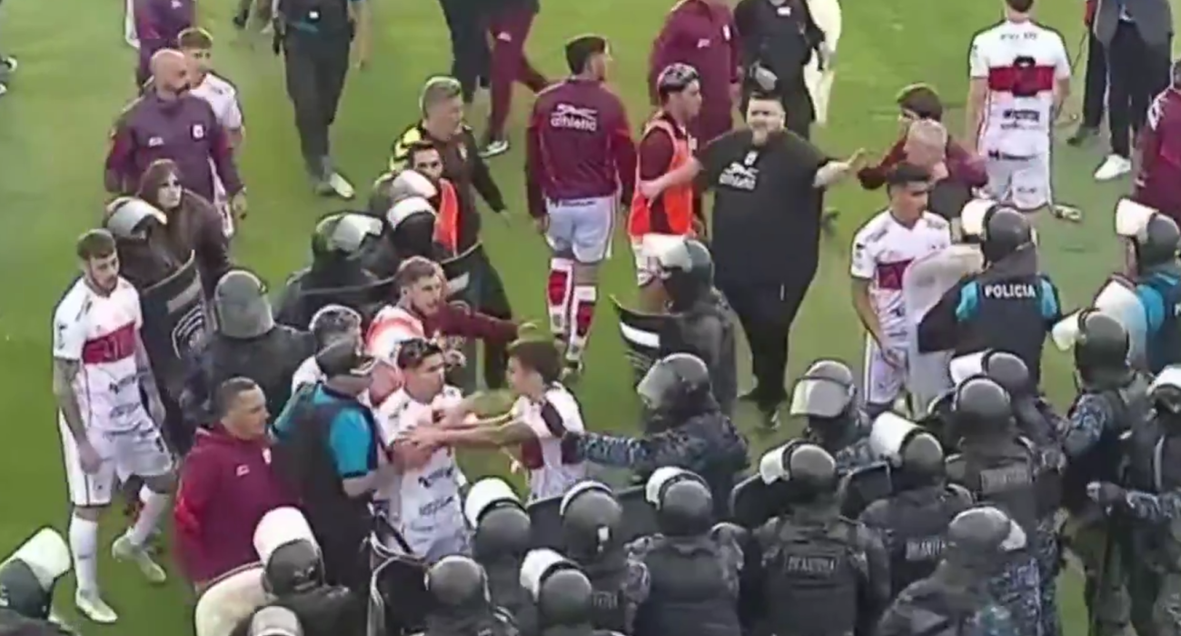 Επεισόδια στον αγώνα Ντεπορτίβο Μαδρίν - Μορόν / Screenshot