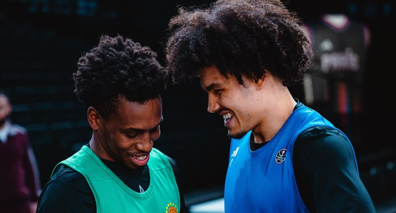 Ο Τι Τζέι Σορτς με τον Ναντίρ Χιφί/Πηγή: instagram@parisbasketball