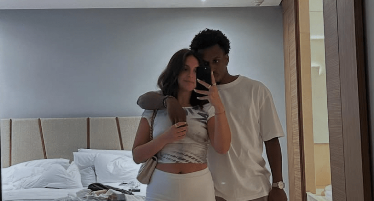 Αυτή είναι η εντυπωσιακή σύντροφος του Τι Τζέι Σορτς που τον συνόδευσε στο τουρνουά τένις (photos)