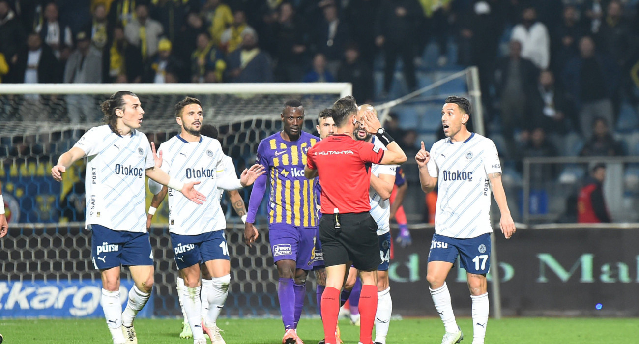 Διαιτητική απόφαση σε αγώνα Εγιούπσπορ-Φενερμπαχτσέ στην Τουρκία / Πηγή: Imago