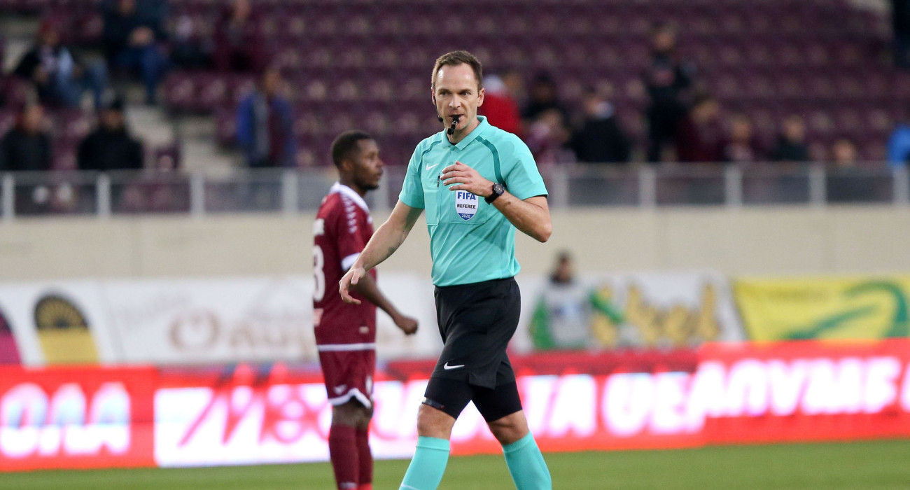 Ο διαιτητής Σρνταν Γιοβάνοβιτς / Πηγή: Intime