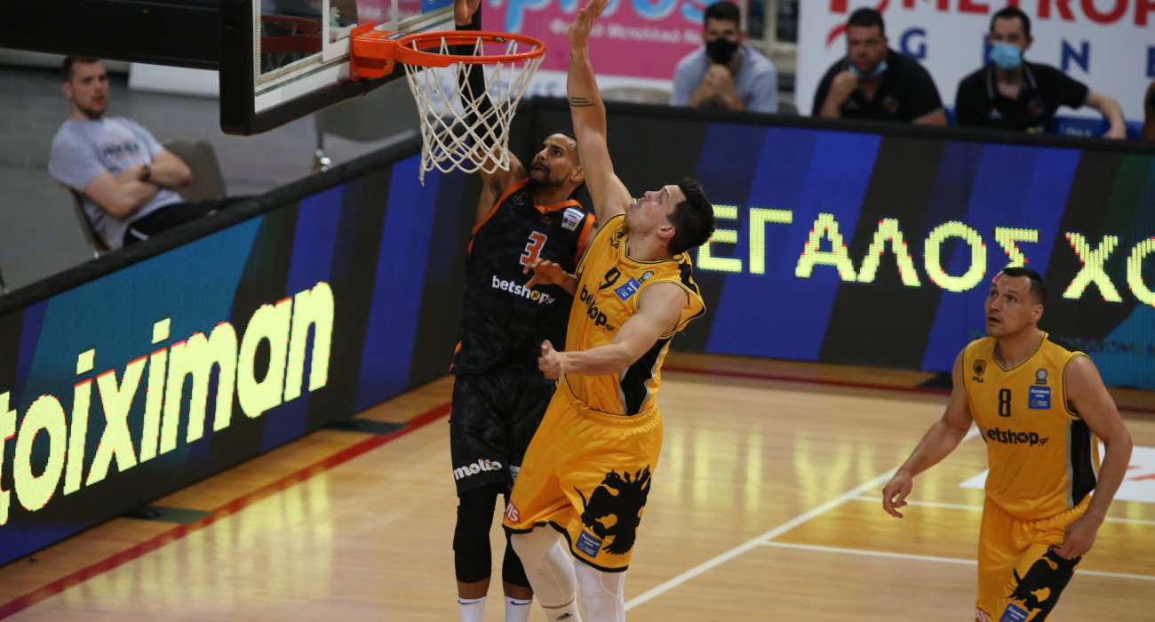 Ο Τζιάν Κλαβέλ κόντρα στην ΑΕΚ - Πηγή: Intime