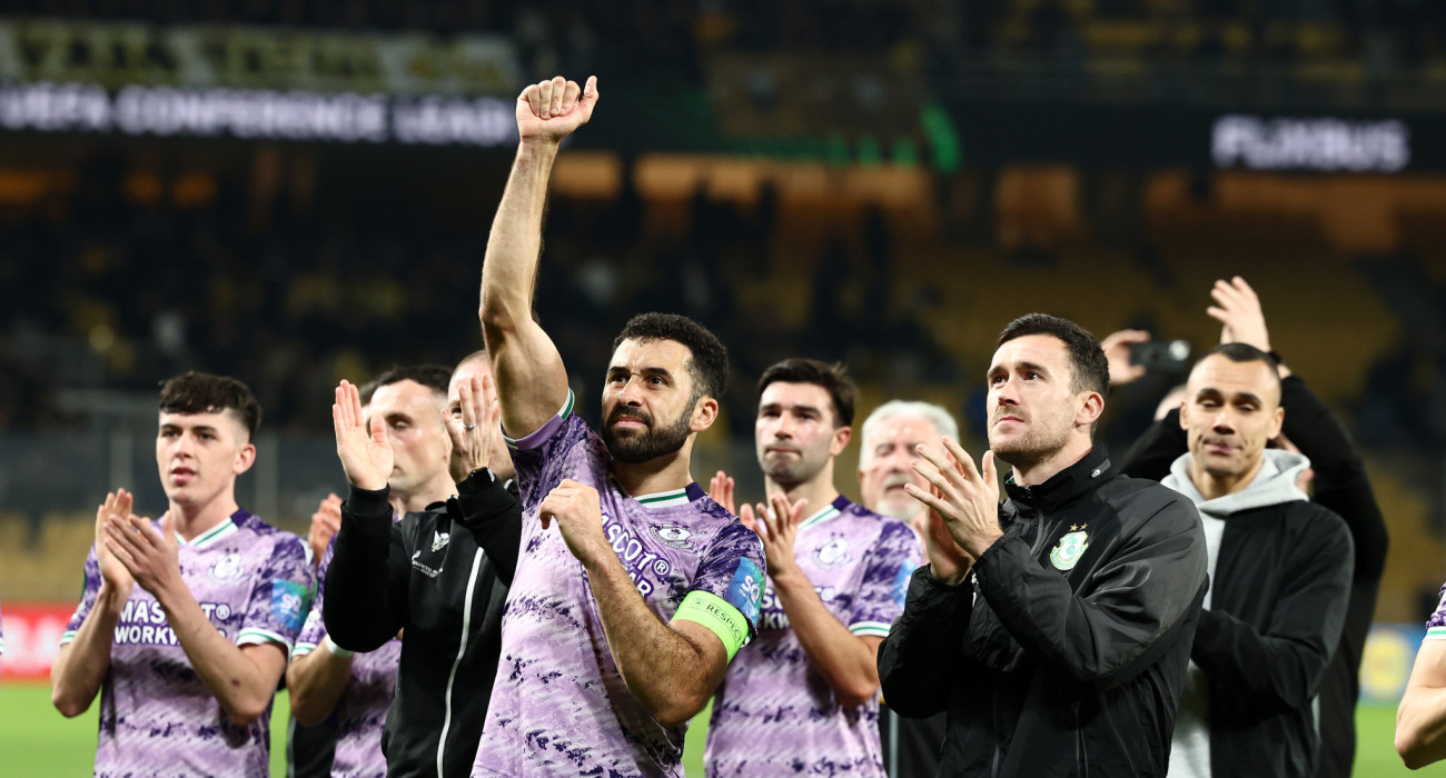 Οι παίκτες της Σάμροκ Ρόβερς μετά τον αγώνα με την ΑΕΚ / Πηγή: Intime