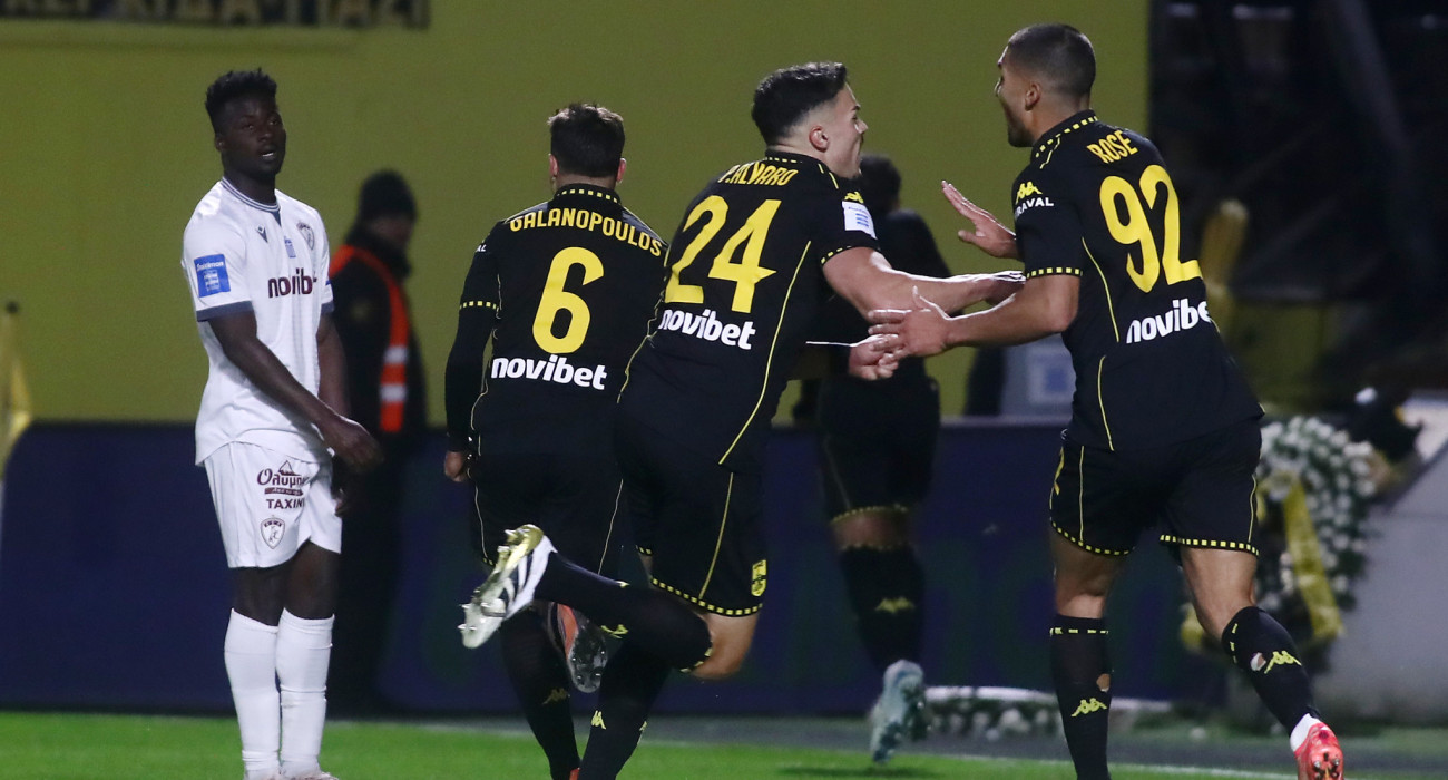 Οι ποδοσφαιριστές του Άρη πανηγυρίζουν τη νίκη επί της ΑΕΛ / Πηγή: Intime