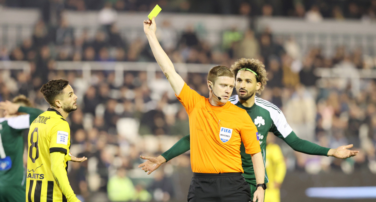 Ο Ρόμπερτ Σρέντερ στο Παναθηναϊκός-ΑΕΚ / Πηγή: Intime