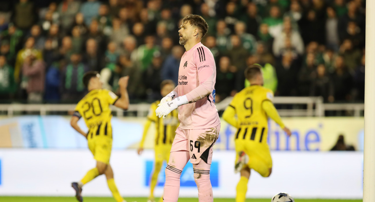 Ο Μπαρτολομιέι Ντραγκόφσκι στο παιχνίδι του Παναθηναϊκού με την ΑΕΚ / Πηγή: InTime