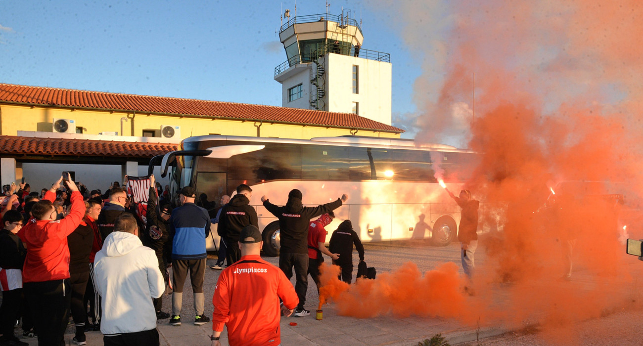 Η αποθέωση στην άφιξη του Ολυμπιακού στη Σύρο / Πηγή: Intime