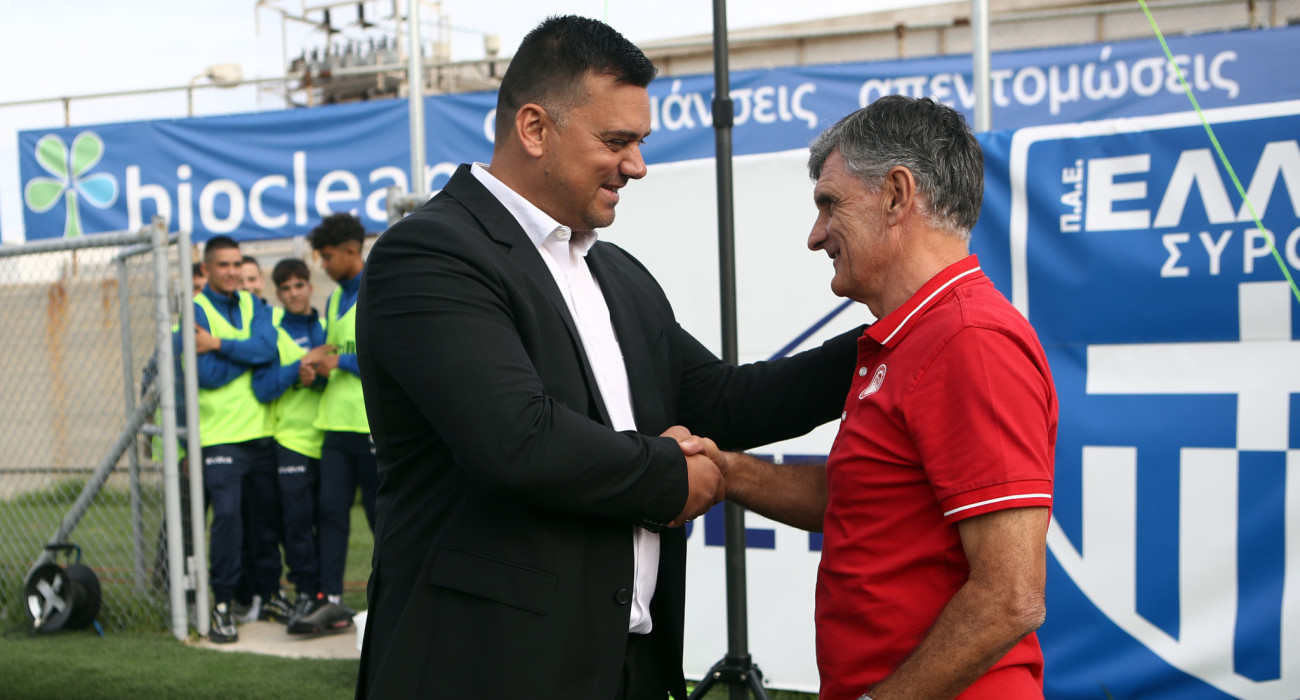 Ο Παναγιώτης Χριστοφιλέας με τον Χοσέ Λουίς Μεντιλίμπαρ / Πηγή: Intime