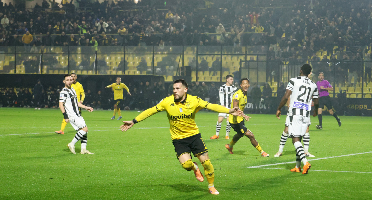 Ο Κάρλες Πέρεθ στο ματς με τον ΠΑΟΚ/Πηγή: intime