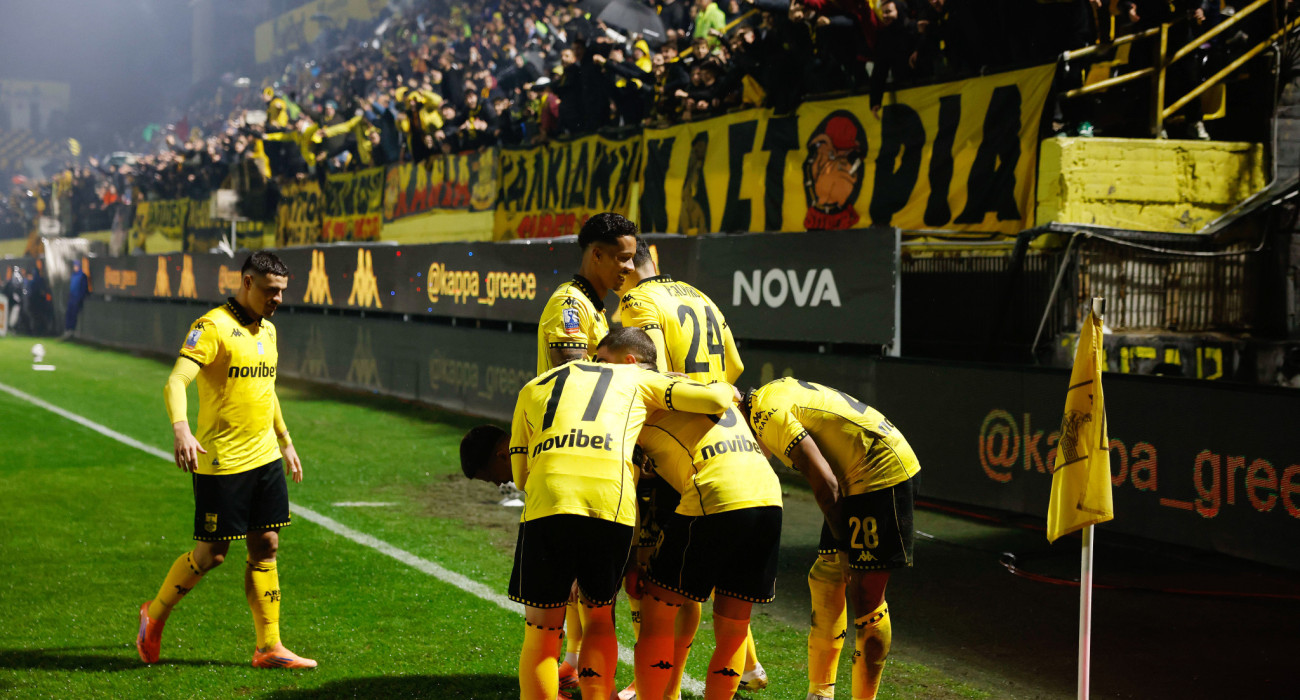 Οι παίκτες του Άρη πανηγυρίζουν το γκολ του Ντουντού/ Πηγή: Intime