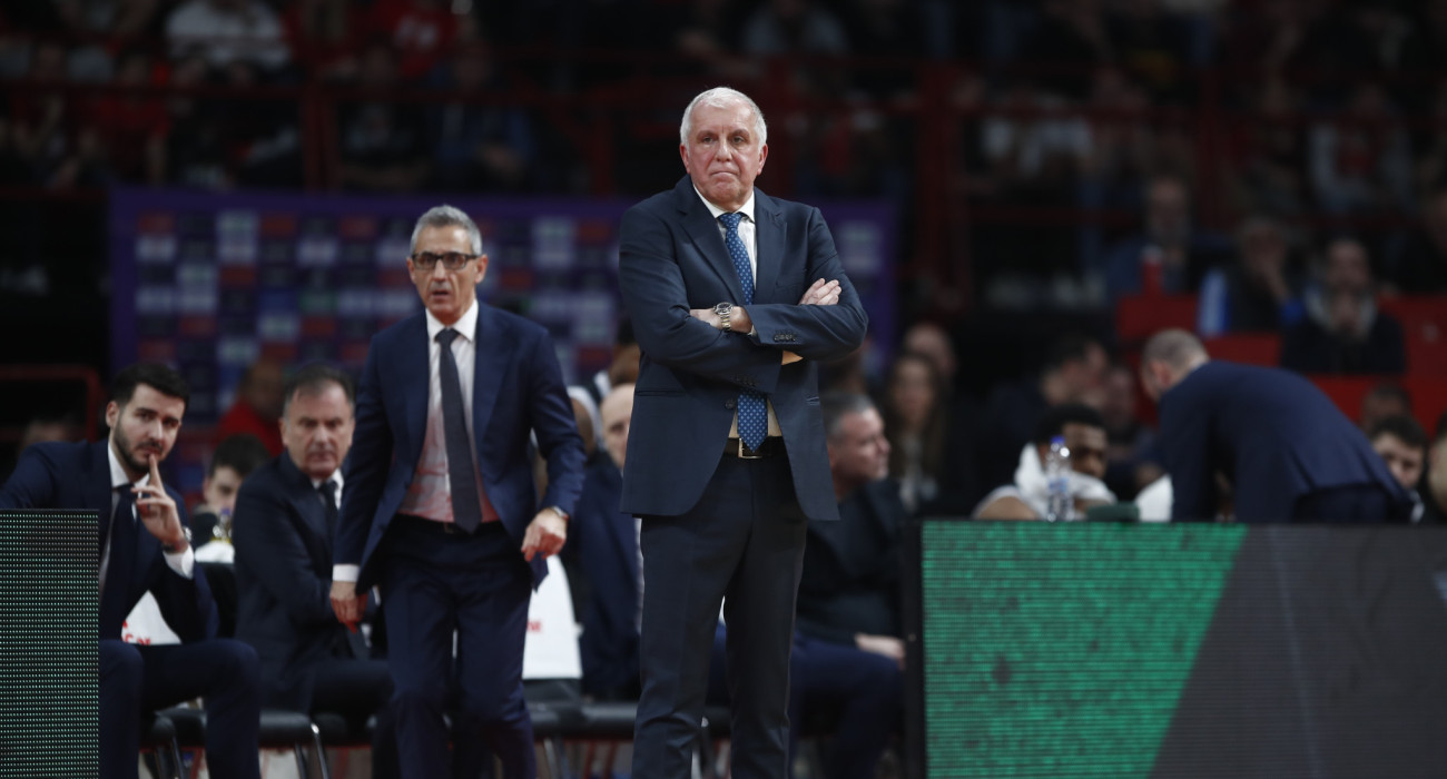 Ο Τζόζεπ Μαρία Ισκιέρδο λίγα μέτρα πίσω από τον Ζέλικο Ομπράντοβιτς / Πηγή: Eurokinissi