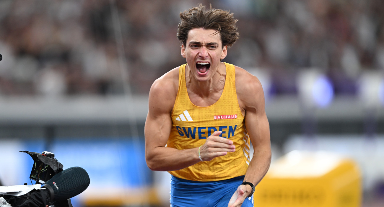 Ο Μόντο Ντουπλάντις μετά το παγκόσμιο ρεκόρ στο Τόκιο / Πηγή: Eurokinissi