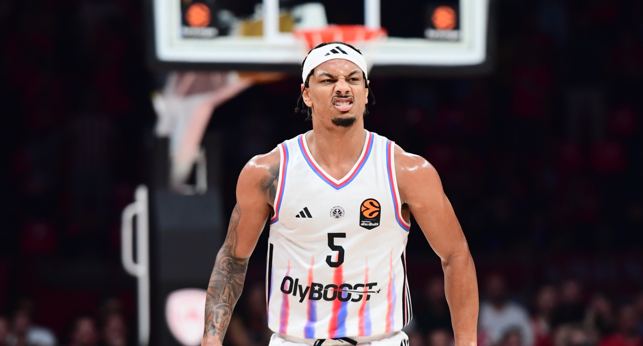 Ο Ρόμπινσον με πέντε τρίποντα στην πρώτη περίοδο κόντρα στον Ολυμπιακό, Πηγή: Eurokinissi