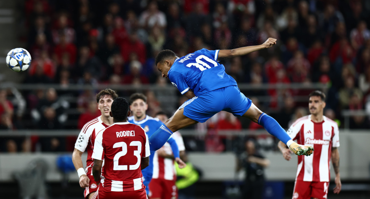 Η κεφαλιά του Εμπαπέ στο δεύτερο γκολ του κόντρα στον Ολυμπιακό / Πηγή: Eurokinissi