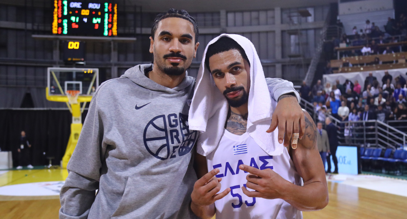 Τα αδέλφια Μήτρου-Λονγκ με τα χρώματα της Εθνικής - Πηγή: Eurokinissi