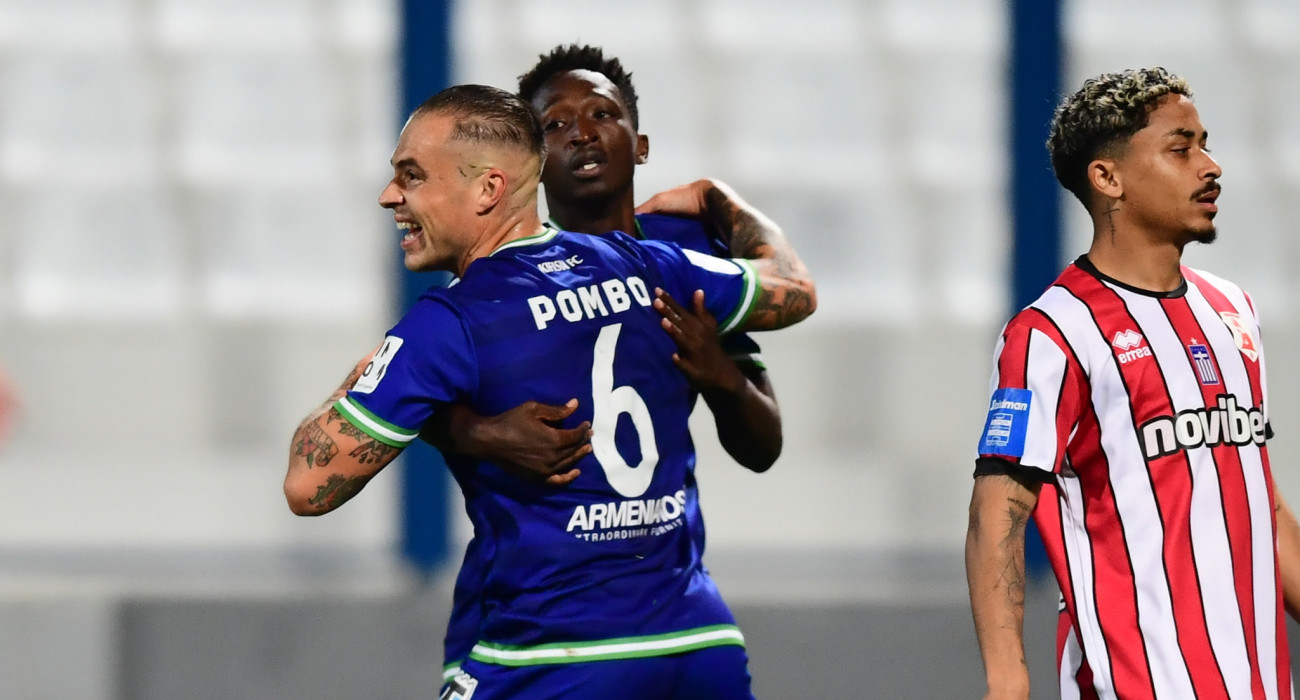 Οι ποδοσφαιριστές της Κηφισιάς πανηγυρίζουν τη νίκη επί του Πανσερραϊκού / Πηγή: Intime