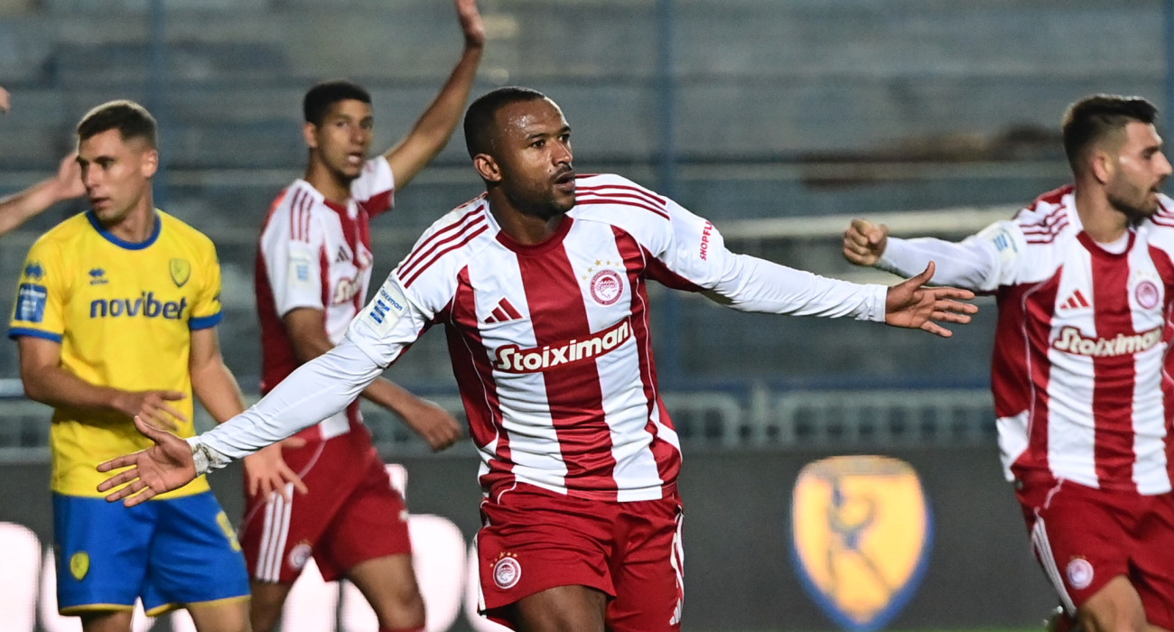 Ο Ελ Καμπί πανηγυρίζει στο Αγρίνιο / Πηγή: Eurokinissi