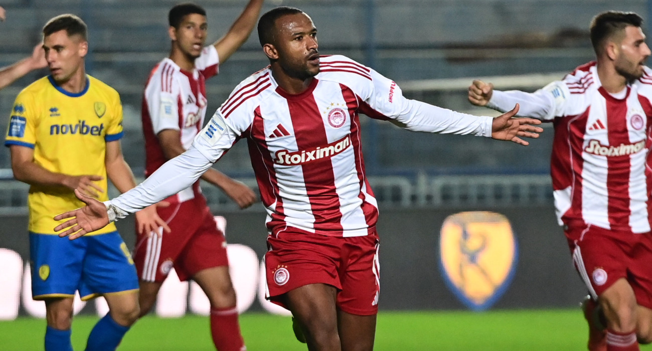 Ο Ελ Καμπί πανηγυρίζει στο Αγρίνιο / Πηγή: Eurokinissi