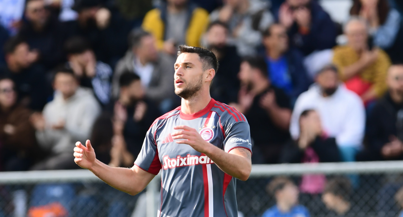 Ο Γιάρεμτσουκ με τη φανέλα του Ολυμπιακού / Πηγή: Eurokinissi