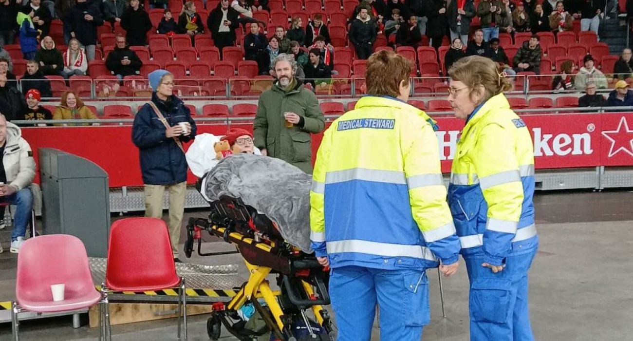 Ο Πίτερ στο γήπεδο / Πηγή: Footballtweet