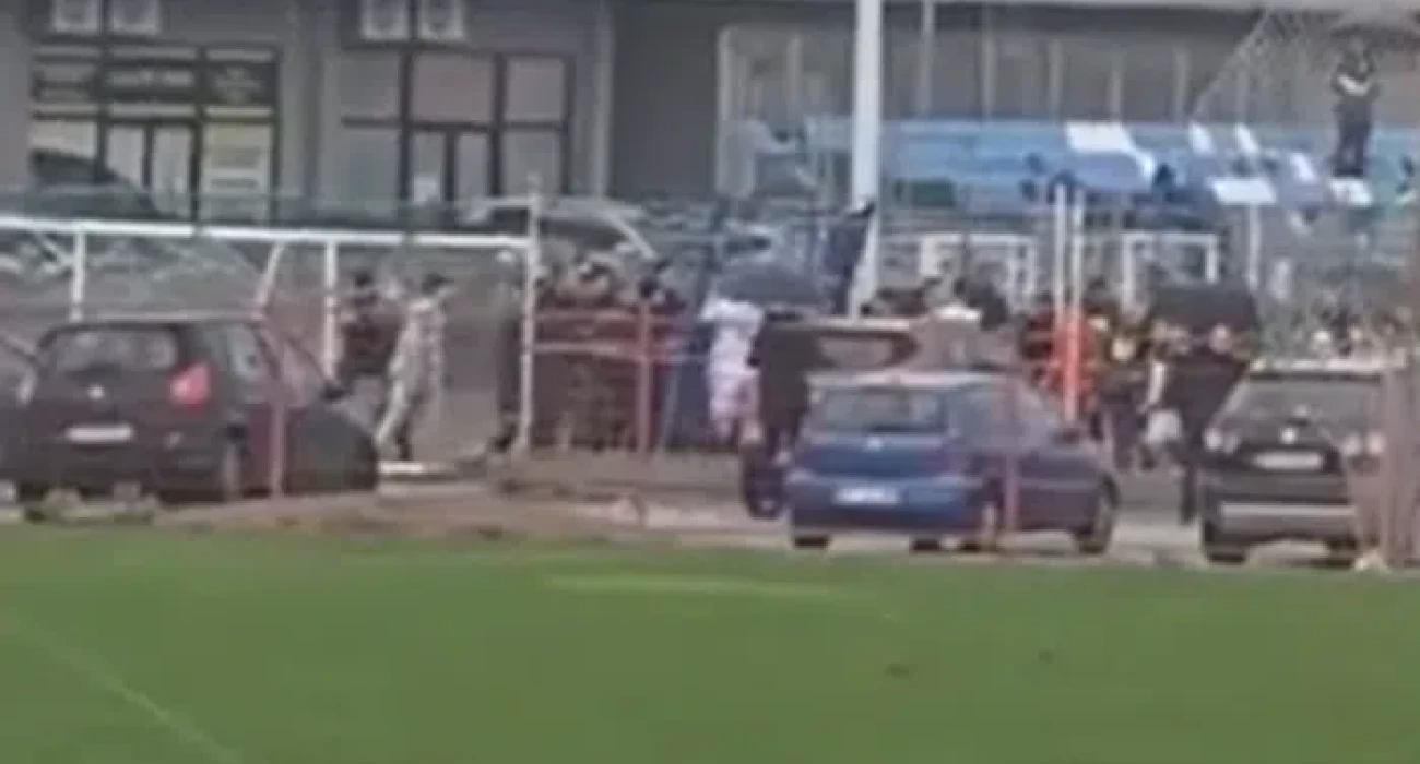 Χάος σε αγώνα νέων με ξύλο, δέκα κόκκινες κάρτες και επέμβαση της αστυνομίας (video)