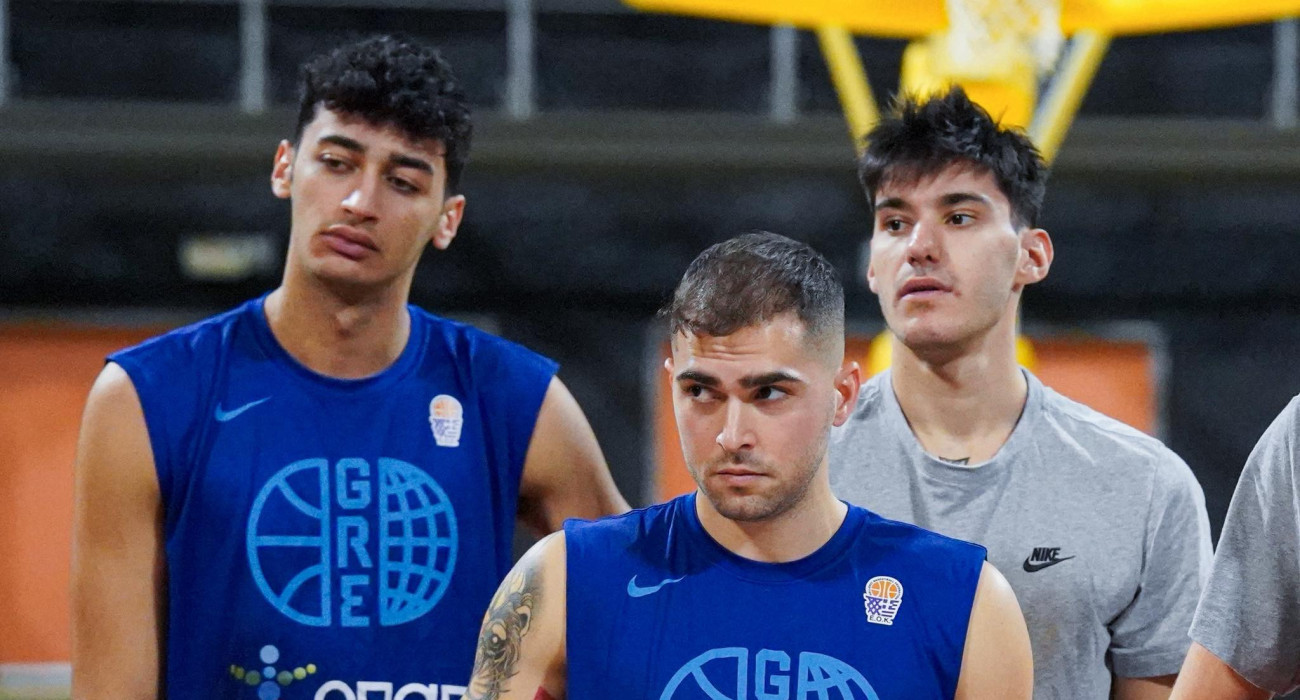 Οι Βασίλης Τολιόπουλος, Αλέξανδρος Σαμοντούροφ και Παναγιώτης Καλαϊτζάκης με τη φανέλα της Εθνικής Ελλάδας / Πηγή: ΕΟΚ