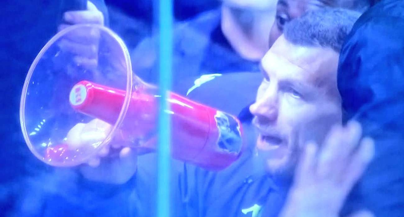 Ο Έντιν Τζέκο μιλώντας στους οπαδούς της Φιορεντίνα / Screenshot