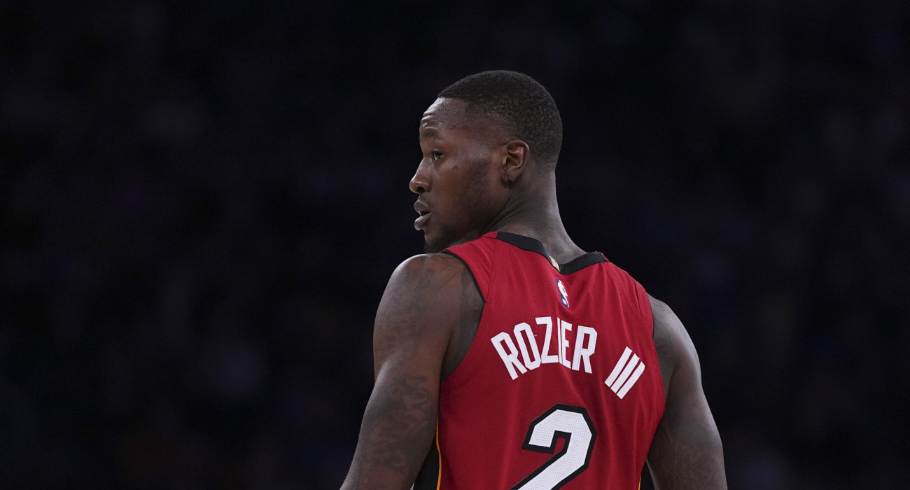 Ο Τέρι Ροζίερ με τη φανέλα των Μαϊάμι Χιτ / Πηγή: Mitchell Leff / Getty Images