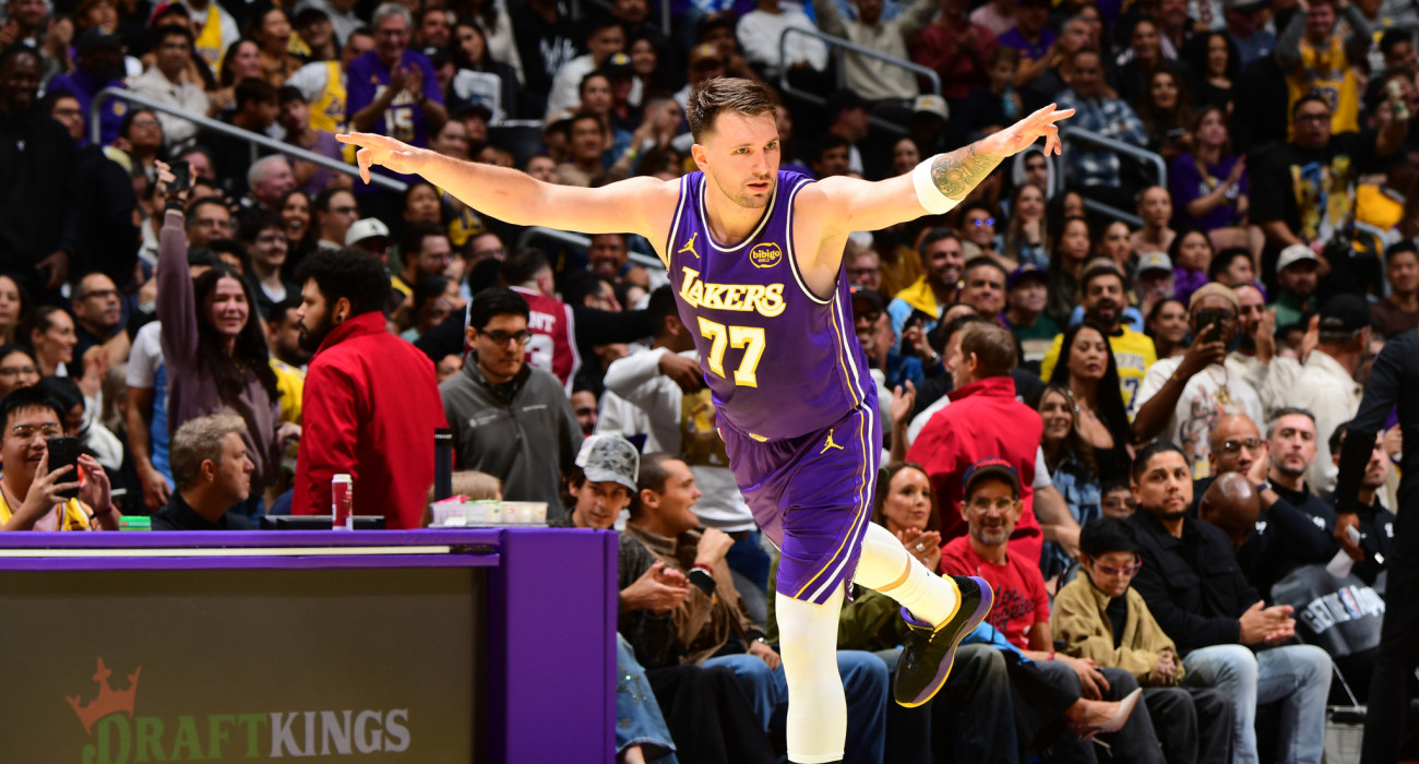 Ο Λούκα Ντόντσιτς/Photo by Adam Pantozzi/NBAE via Getty Images