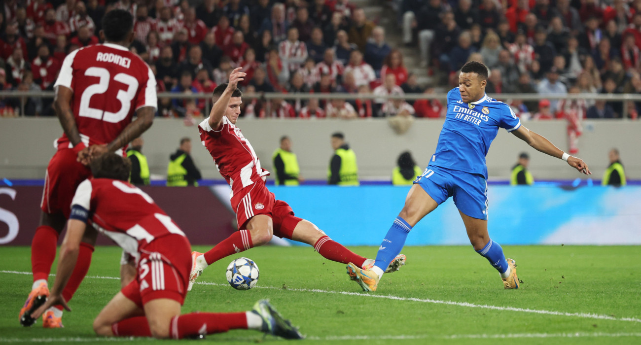 Μία μονομαχία στο «Καραϊσκάκης» με τον μισό Ολυμπιακό να έχει εστιάσει στον Εμπαπέ / Πηγή: Alex Pantling - UEFA / UEFA via Getty Images