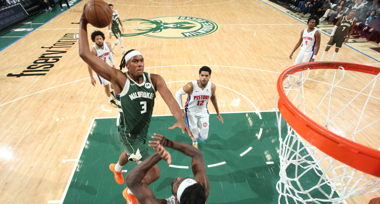 Ο Μάιλς Τέρνερ των Μπακς/Photo by Gary Dineen/NBAE via Getty Images