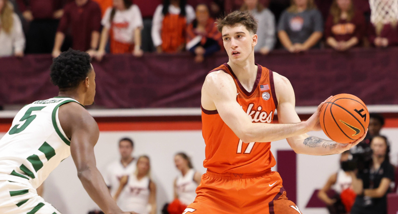 Ο Νεοκλής Αβδάλας με τη φανέλα των Βιρτίνια Τεκ Χόκις / Πηγή: Imago