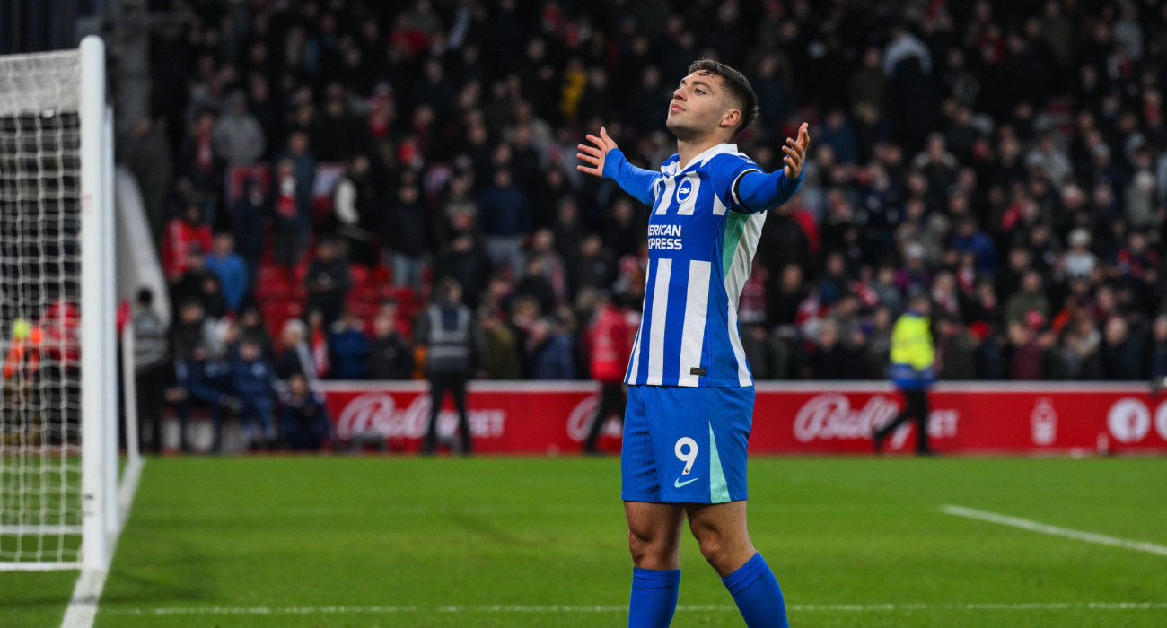 Ο Στέφανος Τζίμας πανηγυρίζει το παρθενικό του γκολ στην Premier League / Πηγή: Imago