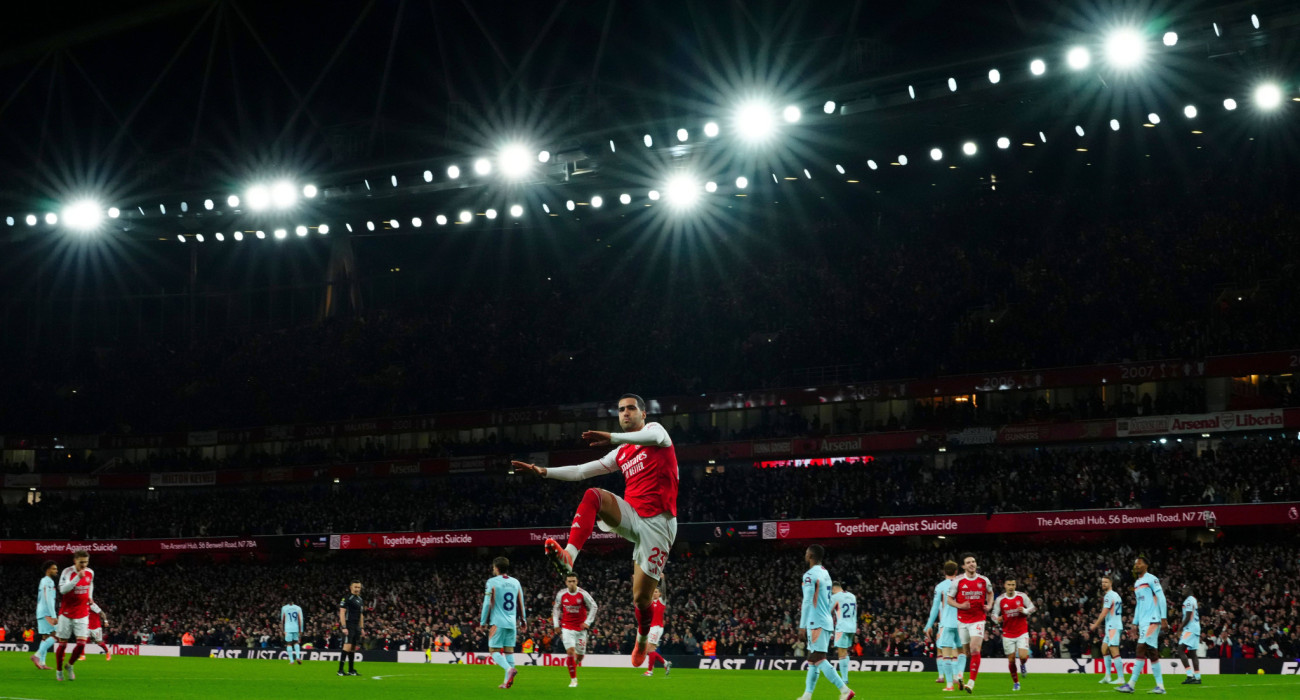 Ο Μικέλ Μερίνο πανηγυρίζει το γκολ του με τη φανέλα της Άρσεναλ / Πηγή: Imago