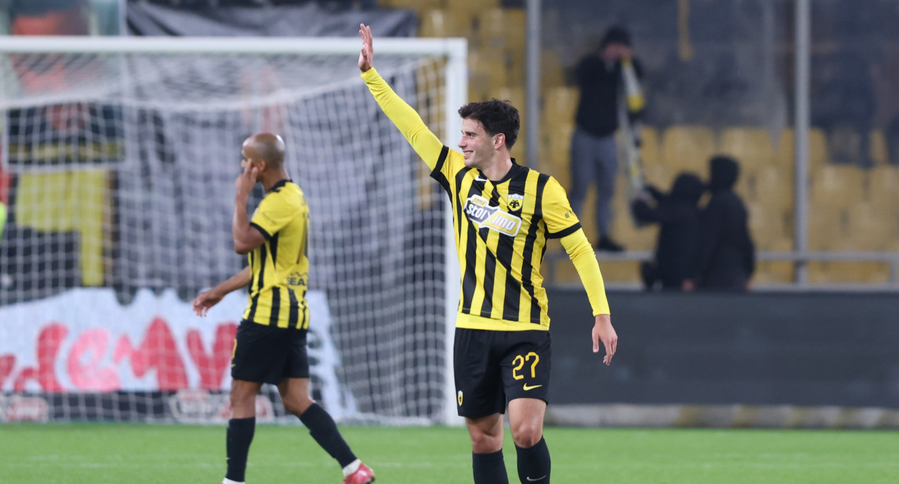 Ο Ζώης Καραργύρης στο ΑΕΚ-ΟΦΗ / Πηγή: Intime