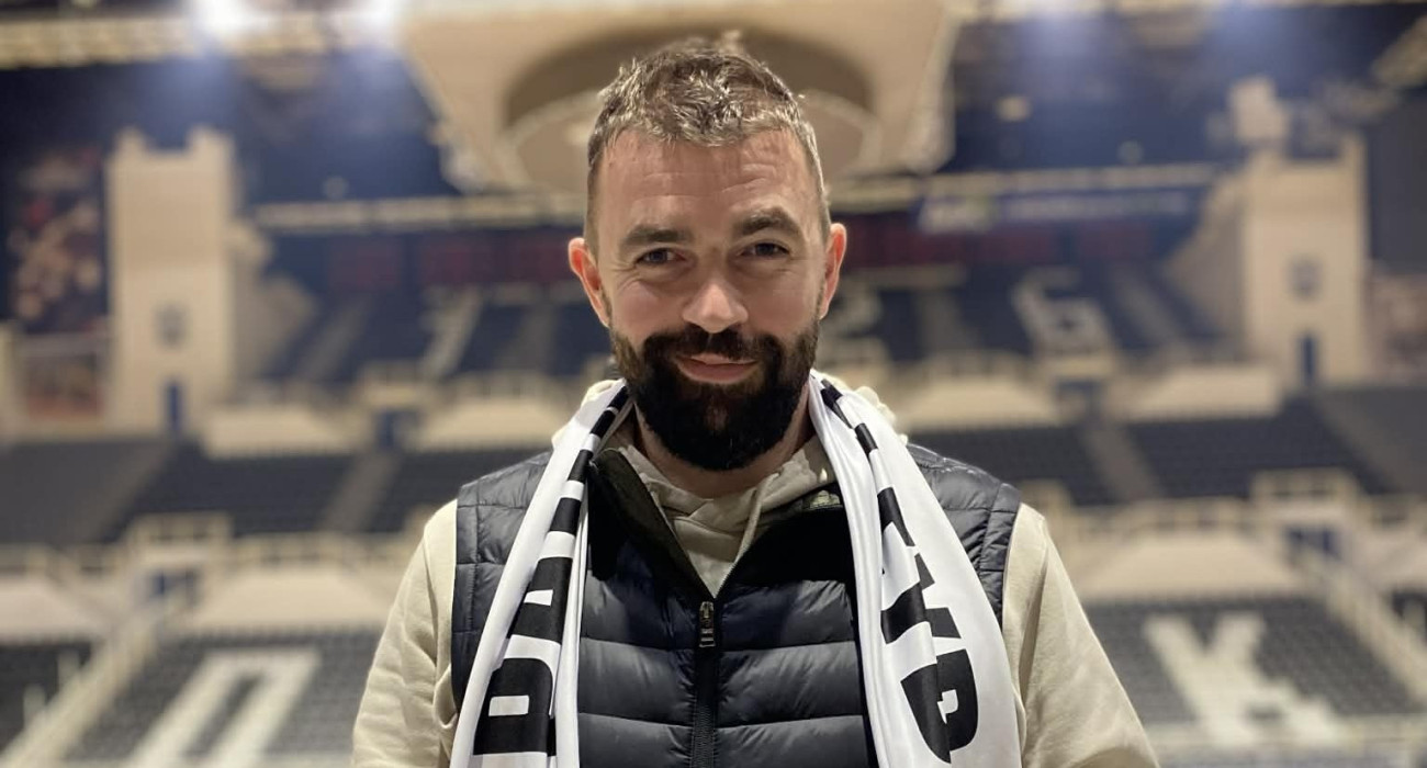 Ο Ούρος Κοβάσεβιτς με το κασκόλ του ΠΑΟΚ / Πηγή: AC PAOK