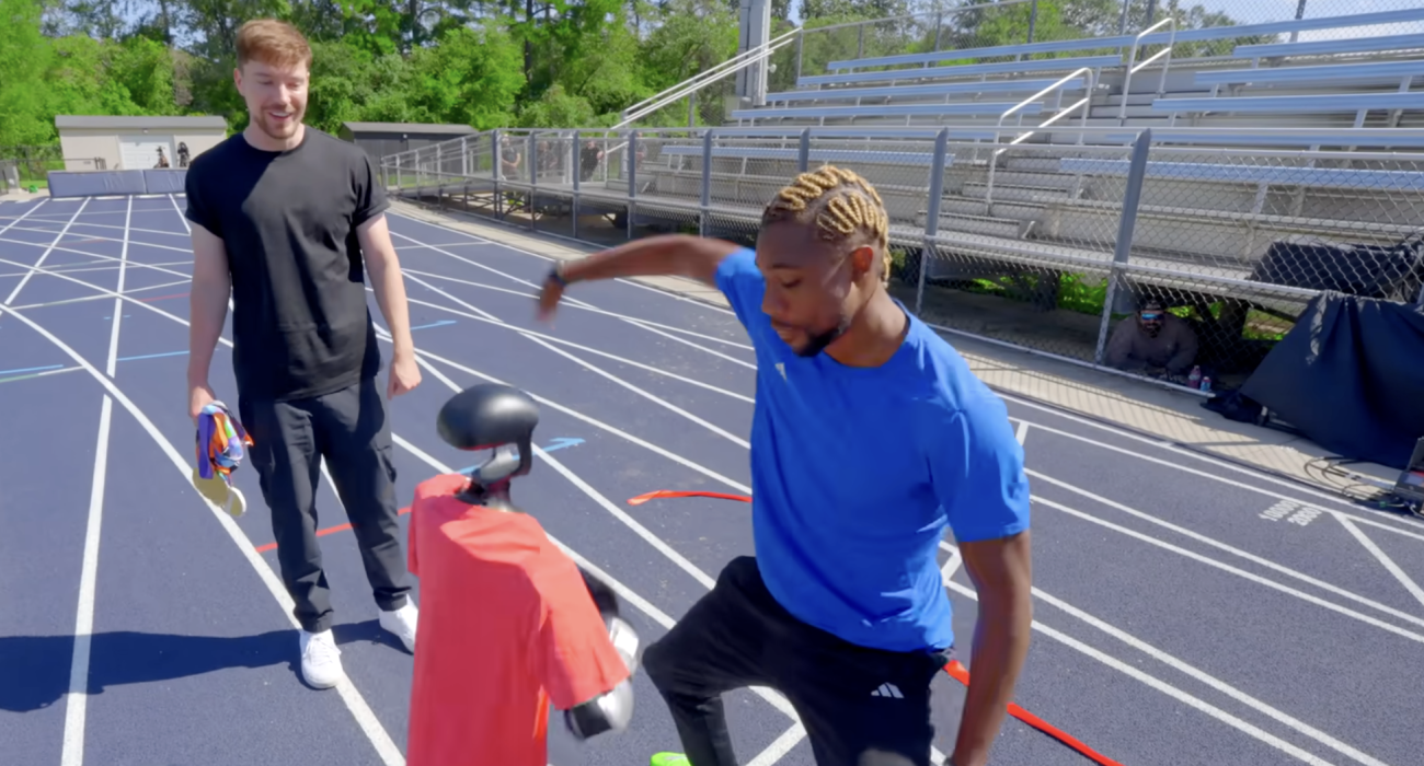 Ο Νόα Λάιλς κόντρα σε ένα ρομπότ / Screenshot