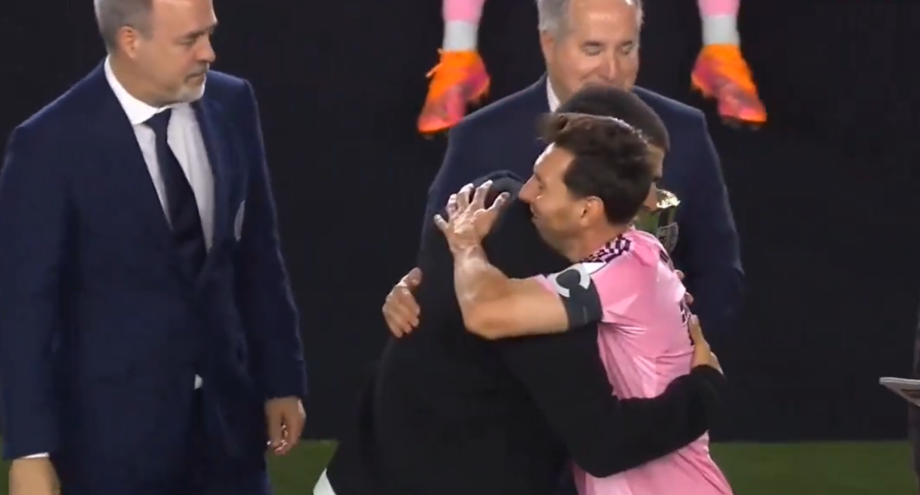 Ο Λιονέλ Μέσι μαζί με τον Κάρλος Αλκαράθ / Screenshot