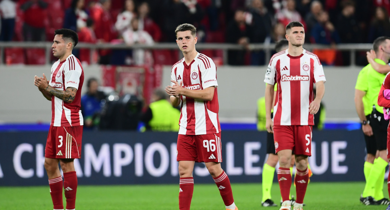 Ο κόσμος του Ολυμπιακού χειροκρότησε τους παίκτες για την προσπάθειά τους κόντρα στην Ρεάλ Μαδρίτης / Πηγή: Eurokinissi