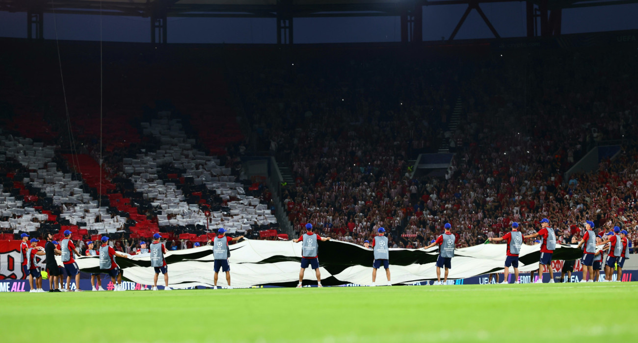 Οι οπαδοί του Ολυμπιακού με εντυπωσιακό κορεό / Πηγή: Eurokinissi