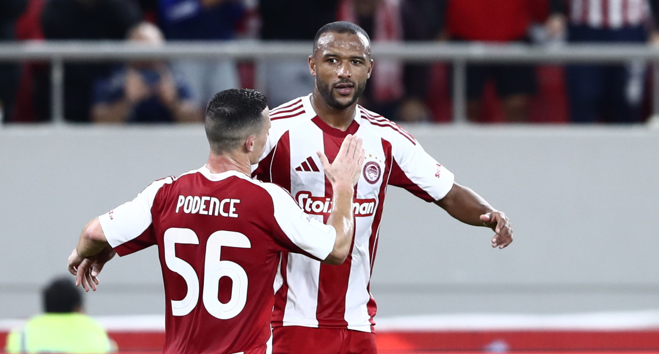 Ελ Κααμπί και Ποντένσε πανηγυρίζουν στο Ολυμπιακός-Ατ΄ρομητος / Πηγή: Intime