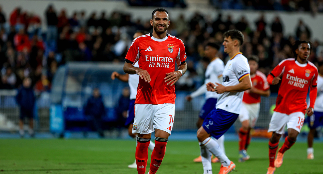 Ο Βαγγέλης Παυλίδης σκοράρει με την Μπενφίκα / Πηγή: Imago