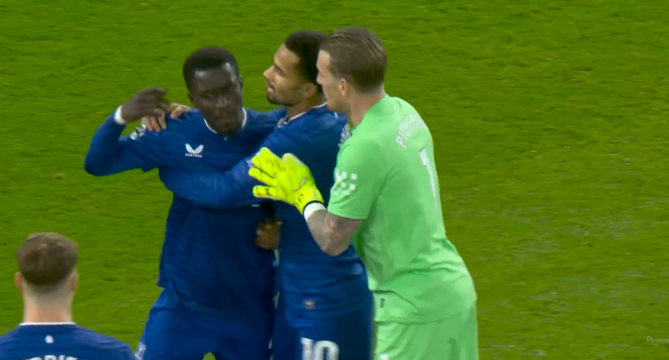 Ο Ιντρίσα Γκέιγ εκνευρισμένος με τον Μάικλ Κιν / Screenshot