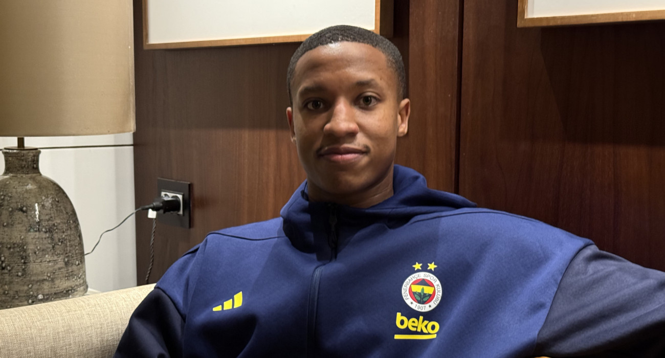 Ο Ντέβον Χολ στην συνέντευξή του στο Athletiko