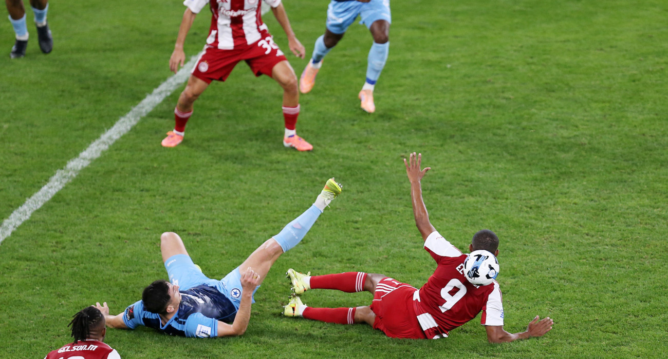 To πέναλτι που κέρδισε ο Ελ Κααμπί στο Ολυμπιακός-Ατρόμητος / Πηγή: Intime