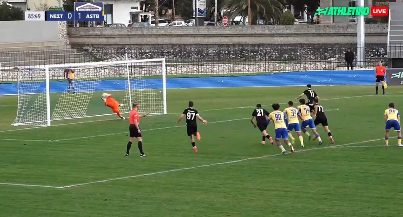 Το πέναλτι που έπιασε ο Βασίλης Χατζηεμμανουήλ / Screenshot