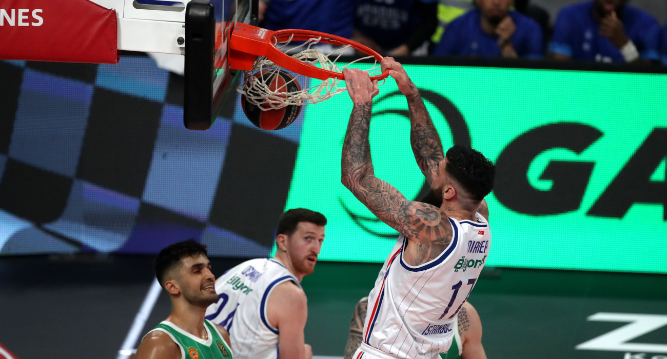 O Βενσάν Πουαριέ που καρφώνει στο ΟΑΚΑ / Πηγή: Eurokinissi